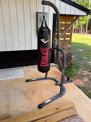 Everlast boxing bag and stand